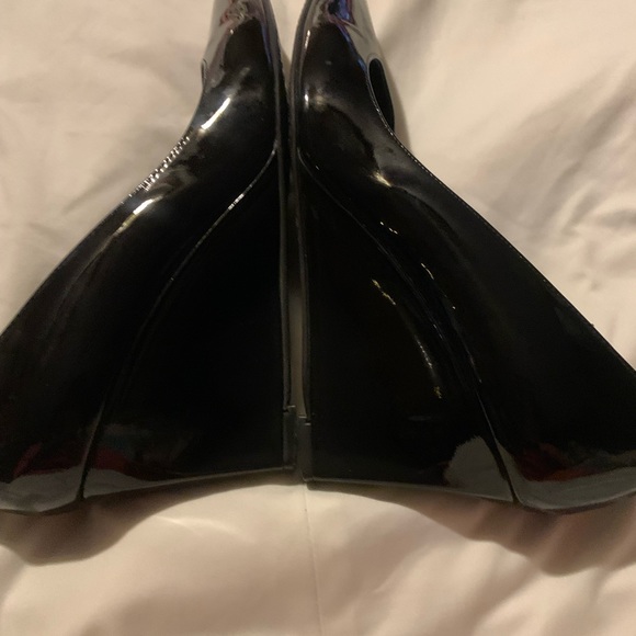 Stuart Weitzman patent shoes - Picture 5 of 8